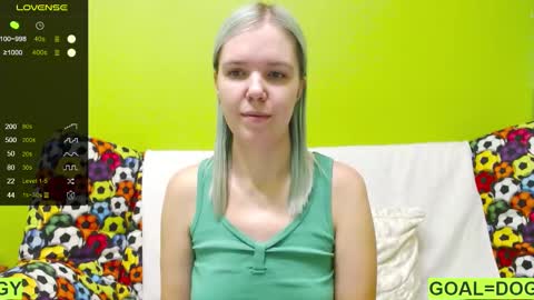 Snapshot of ultra_meow chatting on 02.08.25 Roxy online show from 02.08.25