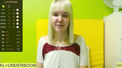 Snapshot of ultra_meow chatting on 12.20.25 Roxy online show from 12.20.25