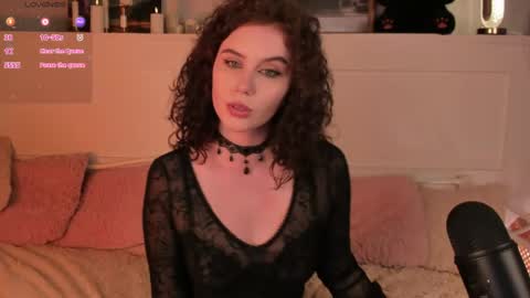 Una  online show from 06.08.26