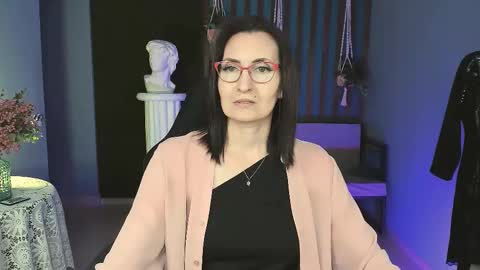 UnaTera online show from 10.13.25