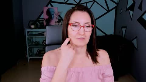 Snapshot of unatera chatting on 02.01.26 UnaTera online show from 02.01.26