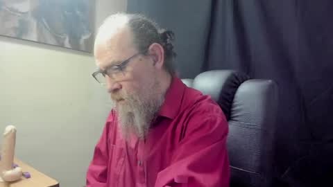 Snapshot of uncle_hottiecb chatting on 04.05.26 Uncle Hottie online show from 04.05.26