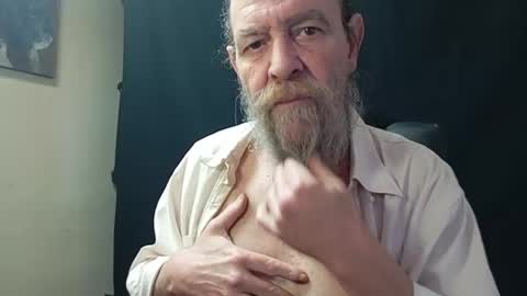 Snapshot of uncle_hottiecb chatting on 04.10.26 Uncle Hottie online show from 04.10.26