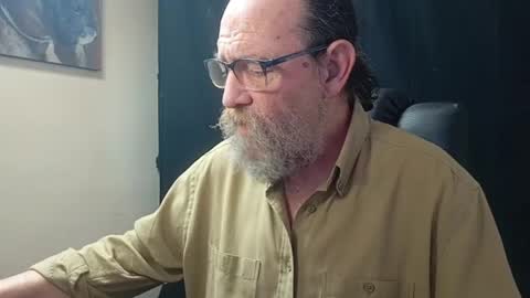 Snapshot of uncle_hottiecb chatting on 04.13.26 Uncle Hottie online show from 04.13.26