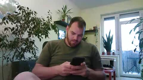 Snapshot of uncut_strong chatting on 12.20.25 Uncut Strong online show from 12.20.25