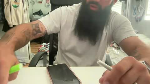 Snapshot of uncutbeard129840 chatting on 05.06.26 uncutbeard129840 online show from 05.06.26