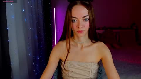 Snapshot of under_the_skin chatting on 02.07.25 Under The Skin online show from 02.07.25