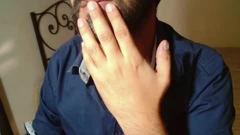 Snapshot of under_thedesk chatting on 11.04.25 Giov online show from 11.04.25