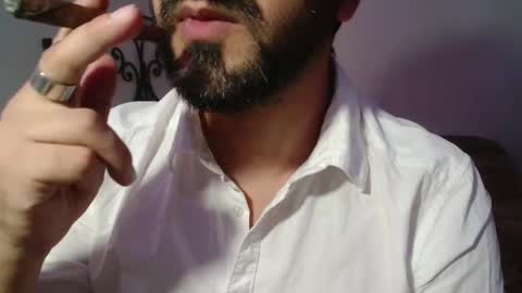 Snapshot of under_thedesk chatting on 11.12.25 Giov online show from 11.12.25