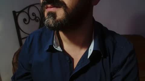 Snapshot of under_thedesk chatting on 11.27.25 Giov online show from 11.27.25