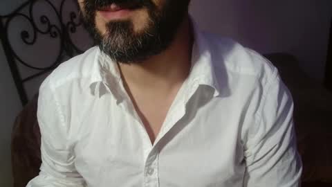 Snapshot of under_thedesk chatting on 11.29.25 Giov online show from 11.29.25