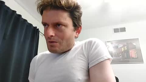 Snapshot of undress_me_ chatting on 10.13.25 undress me online show from 10.13.25