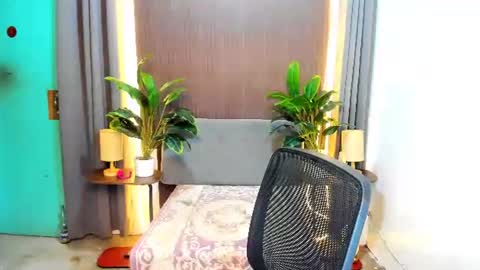 Snapshot of unfaithfulyen chatting on 05.30.26 unfaithfulyen online show from 05.30.26