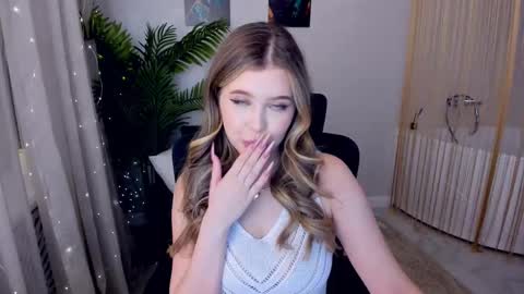 Snapshot of unforgettablalice chatting on 03.07.25 Alice online show from 03.07.25