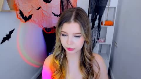 Snapshot of unforgettablalice chatting on 10.19.25 Alice online show from 10.19.25