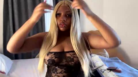 Snapshot of unholybaddie chatting on 12.19.25 Unholybaddie online show from 12.19.25