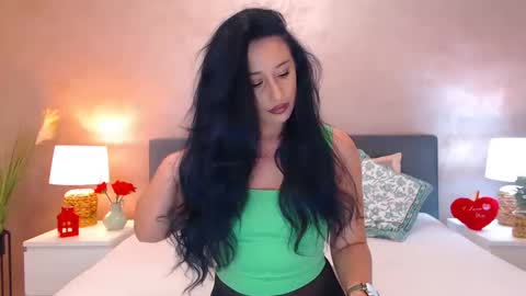 Snapshot of uniquemissy chatting on 02.11.25 Andreea online show from 02.11.25