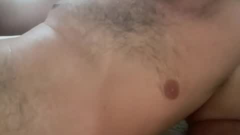 Snapshot of universalstudihoes chatting on 09.10.25 universalstudihoes online show from 09.10.25