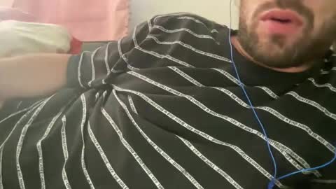 Snapshot of universalstudihoes chatting on 11.04.25 universalstudihoes online show from 11.04.25