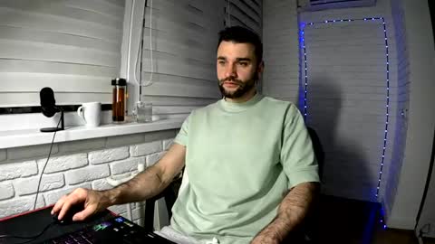Snapshot of unnknow2024 chatting on 04.17.26 SlavaVibes online show from 04.17.26