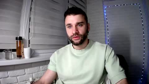 Snapshot of unnknow2024 chatting on 04.18.26 SlavaVibes online show from 04.18.26