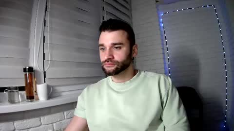 Snapshot of unnknow2024 chatting on 04.18.26 SlavaVibes online show from 04.18.26