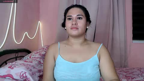 Snapshot of ur_baby_rebbecca chatting on 05.01.26 SINGLE online show from 05.01.26