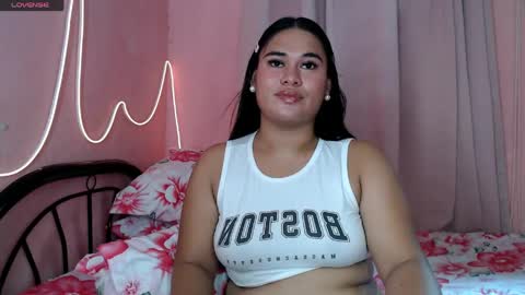 Snapshot of ur_baby_rebbecca chatting on 05.06.26 SINGLE online show from 05.06.26