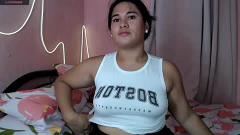 Snapshot of ur_baby_rebbecca chatting on 05.17.26 SINGLE online show from 05.17.26