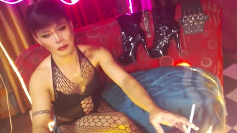 Snapshot of ur_dominatrix chatting on 02.02.26 MISS ANNA online show from 02.02.26