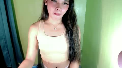 Snapshot of ur_innocent_girlx chatting on 03.11.25 QUEENSY online show from 03.11.25