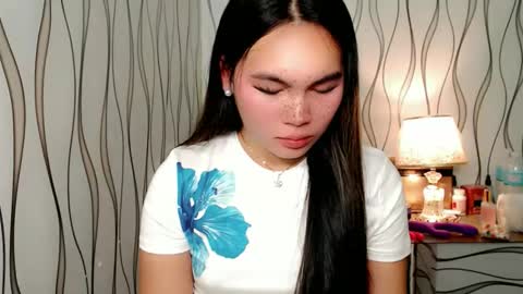 Snapshot of ur_innocent_girlx chatting on 10.12.25 QUEENSY online show from 10.12.25