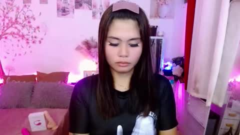 Snapshot of ur_ultimatedreamgirlxoxo chatting on 05.19.26 HelloIm Girly online show from 05.19.26