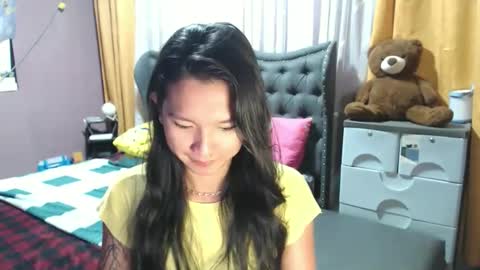 Snapshot of urasian_newra chatting on 04.20.26 NEWRA ALLISON online show from 04.20.26
