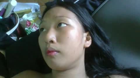 Snapshot of urasiangurl18 chatting on 11.29.25 urasiangurl18 online show from 11.29.25