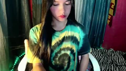 Snapshot of urasiansexbombgirlxxx chatting on 03.24.26 Elizabeth online show from 03.24.26