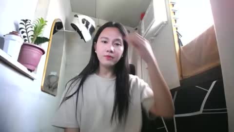 Snapshot of urasiantserika chatting on 04.22.26 Erika online show from 04.22.26