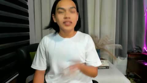 Snapshot of urbambislvt chatting on 04.15.26 urbambislvt online show from 04.15.26