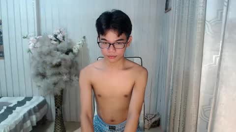 Snapshot of urdreamboy_doms chatting on 04.21.26 urdreamboy_doms online show from 04.21.26