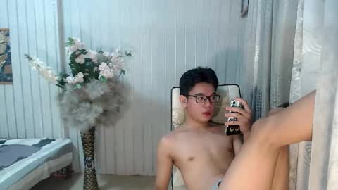 Snapshot of urdreamboy_doms chatting on 04.22.26 urdreamboy_doms online show from 04.22.26