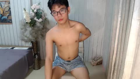 Snapshot of urdreamboy_doms chatting on 04.25.26 urdreamboy_doms online show from 04.25.26
