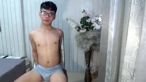 Snapshot of urdreamboy_doms chatting on 04.27.26 urdreamboy_doms online show from 04.27.26