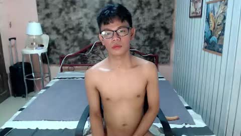 Snapshot of urdreamboy_doms chatting on 04.29.26 urdreamboy_doms online show from 04.29.26