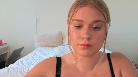 Snapshot of urfavcollegegirl chatting on 02.21.25 Maryia Kay online show from 02.21.25