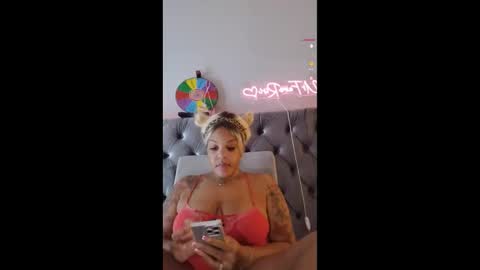 Snapshot of urfaveriri chatting on 10.16.25 urfaveriri online show from 10.16.25