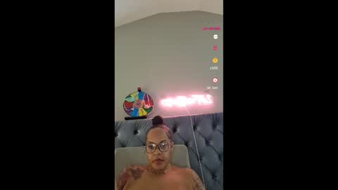 Snapshot of urfaveriri chatting on 11.25.25 urfaveriri online show from 11.25.25