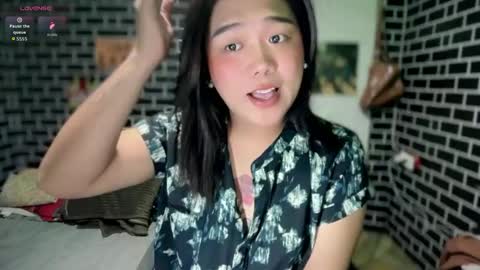 Snapshot of urgirl_dimple chatting on 04.10.26 Dimple online show from 04.10.26