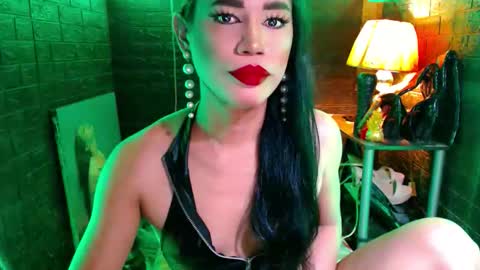 Snapshot of urhardcockqueenxxx chatting on 04.19.26 queen norelle online show from 04.19.26