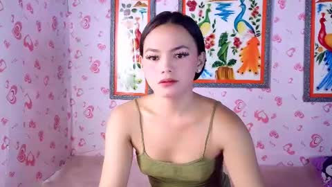Snapshot of urhot_maxine chatting on 06.18.26 urhot_maxine online show from 06.18.26