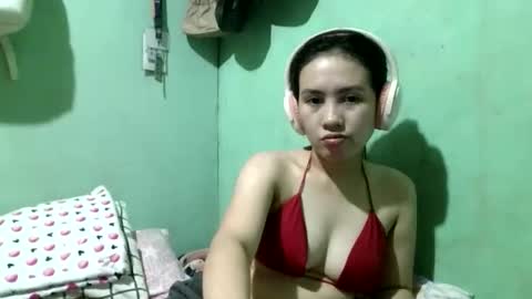 Snapshot of urhotasian4u chatting on 04.17.26 Jhossa online show from 04.17.26